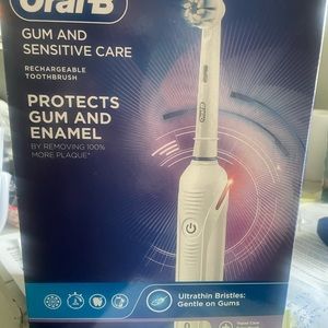 ORAL B electronic toothbrush for sensitive gums